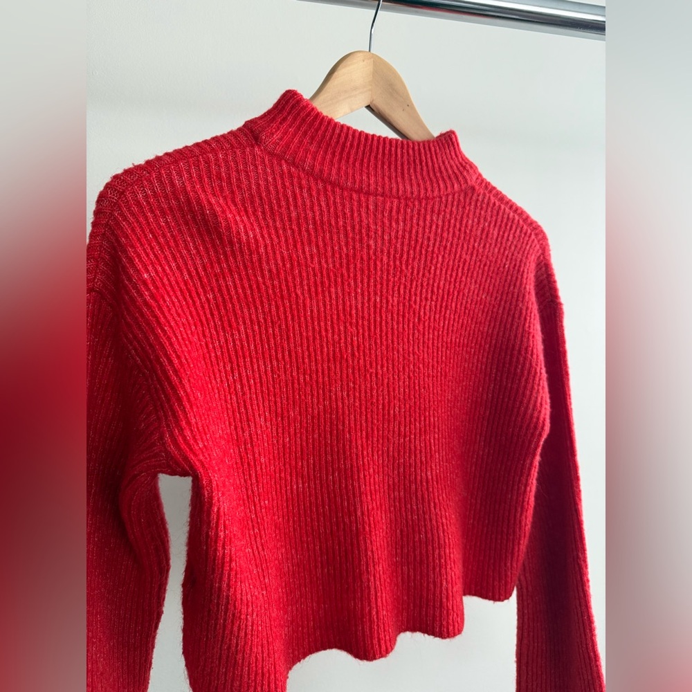 Divided Cropped Knit - Picture 5 of 8
